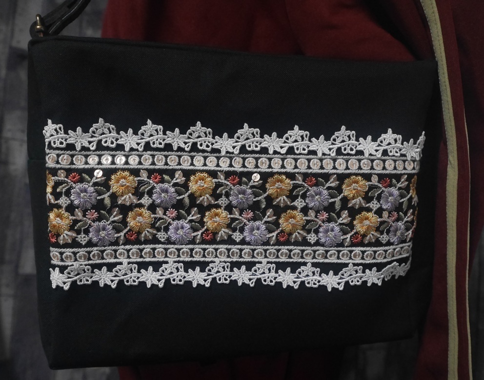 ぬいぐるみ用ショルダーバッグ 2体用帽子なし 刺繍リボン