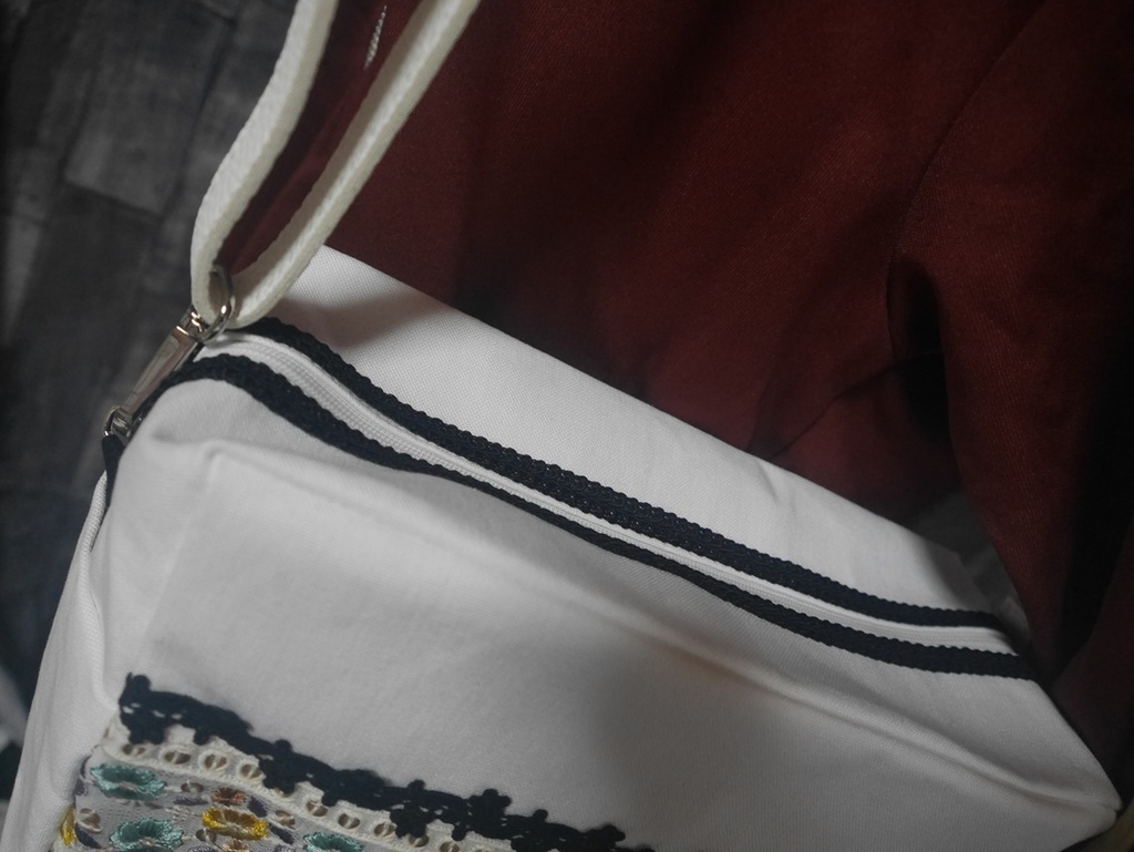 ぬいぐるみ用ショルダーバッグ 2体用帽子なし 刺繍リボン