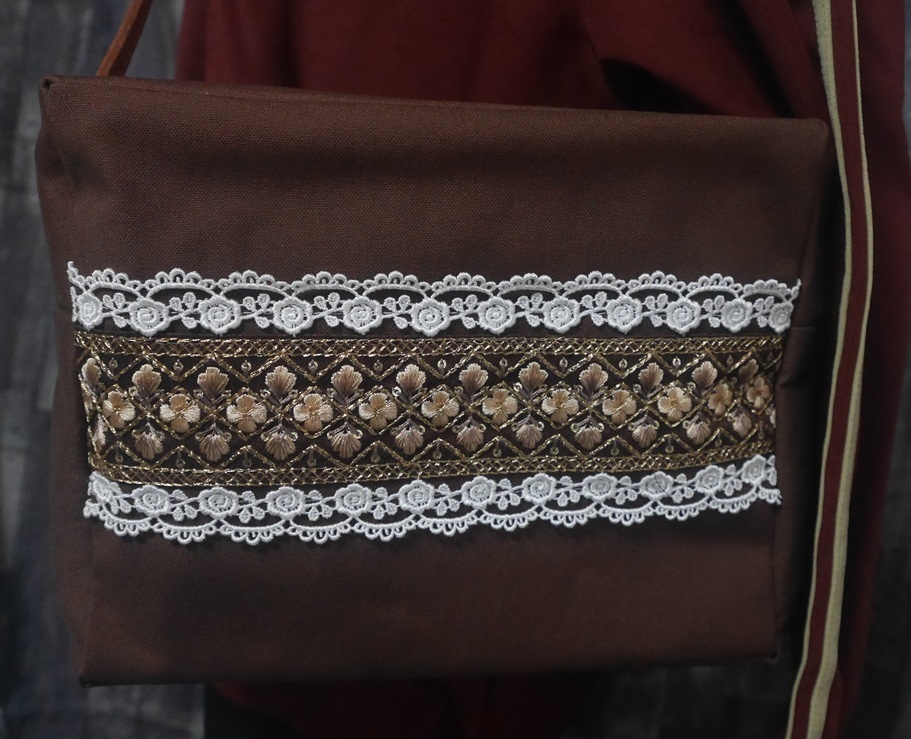 ぬいぐるみ用ショルダーバッグ 2体用帽子なし 刺繍リボン