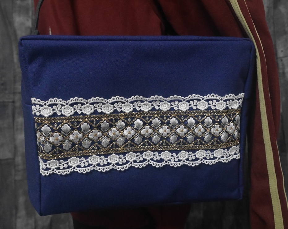 ぬいぐるみ用ショルダーバッグ 2体用帽子なし 刺繍リボン