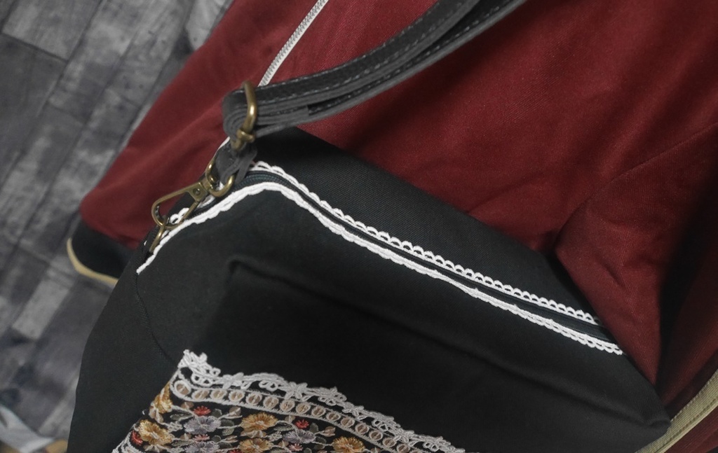 ぬいぐるみ用ショルダーバッグ 2体用帽子なし 刺繍リボン