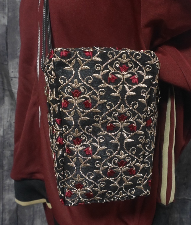 刺繍生地 ぬいぐるみ用ショルダーバッグ