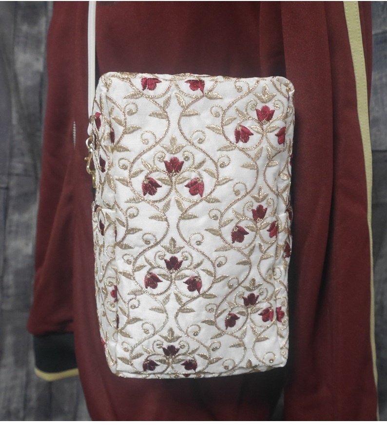 刺繍生地 ぬいぐるみ用ショルダーバッグ