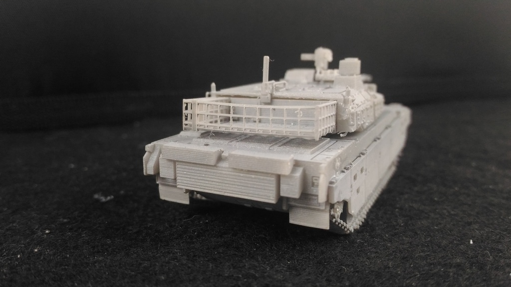 1/100 10式戦車
