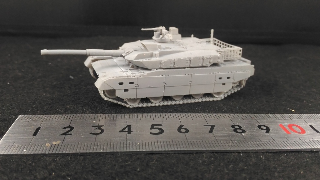 1/100 10式戦車