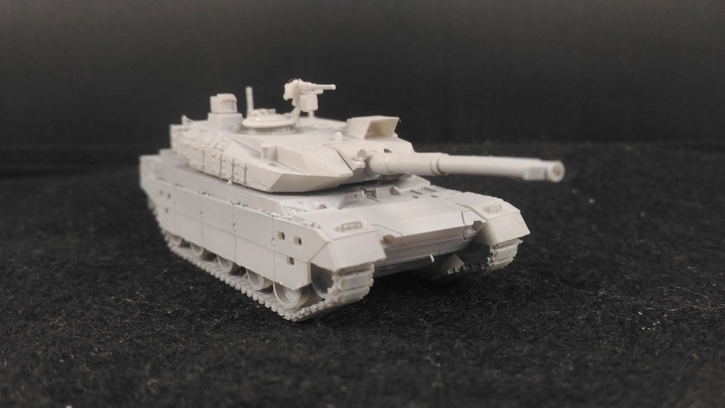 1/100 10式戦車