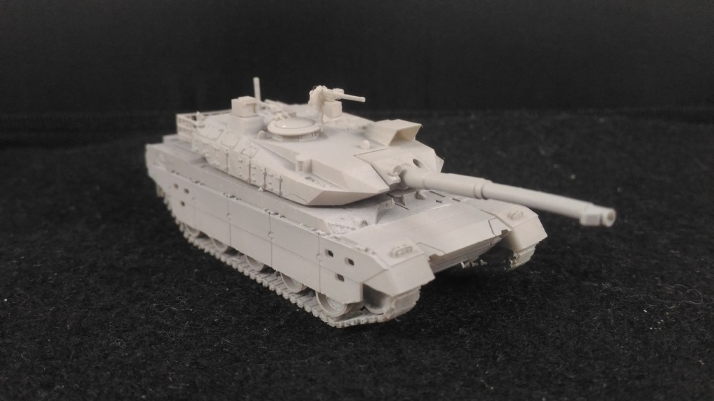 1/100 10式戦車