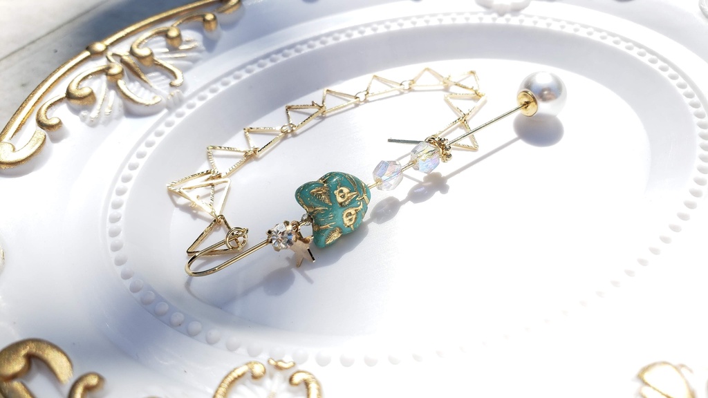 キャラクターイメージ・デザインフックピアス