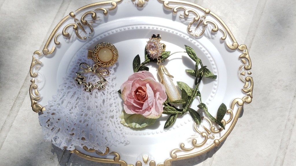 キャラバンガチャイメージピアス「祝福の婚礼」