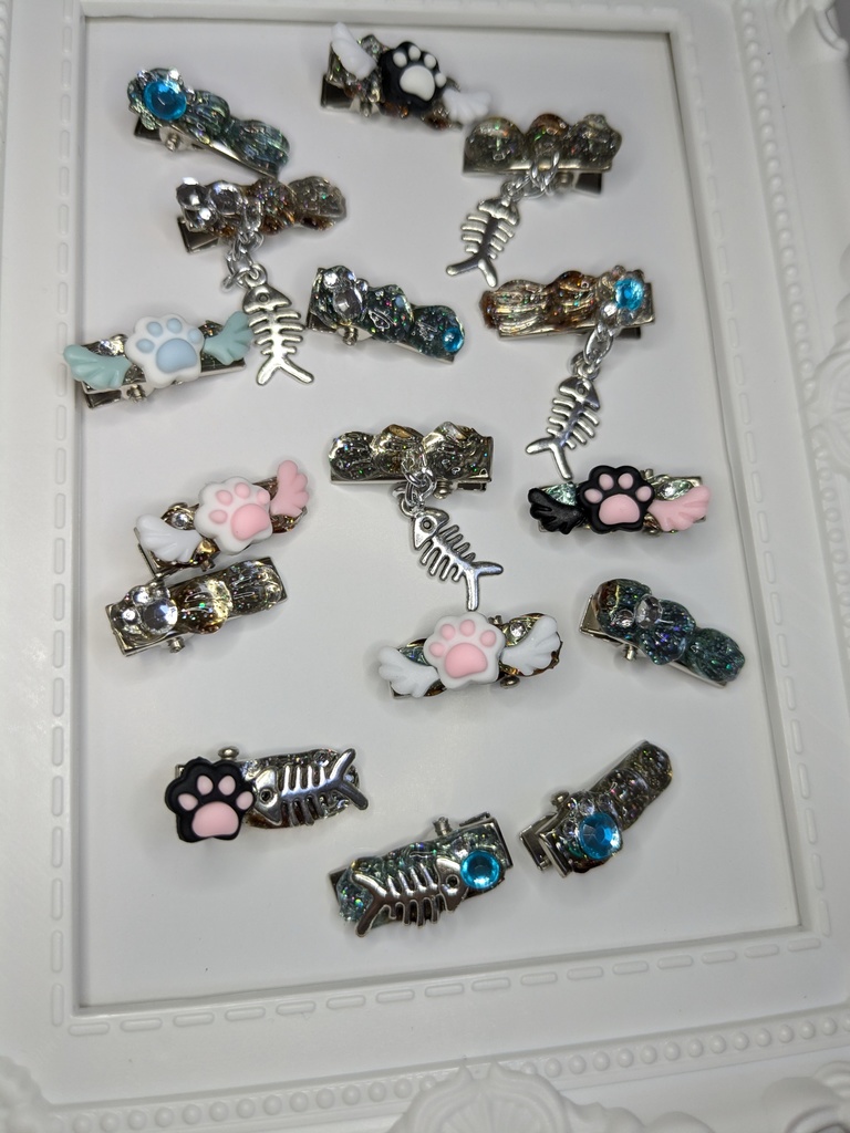 肉球ヘアピン🐾×2コンガリお魚ヘアピン付き×1