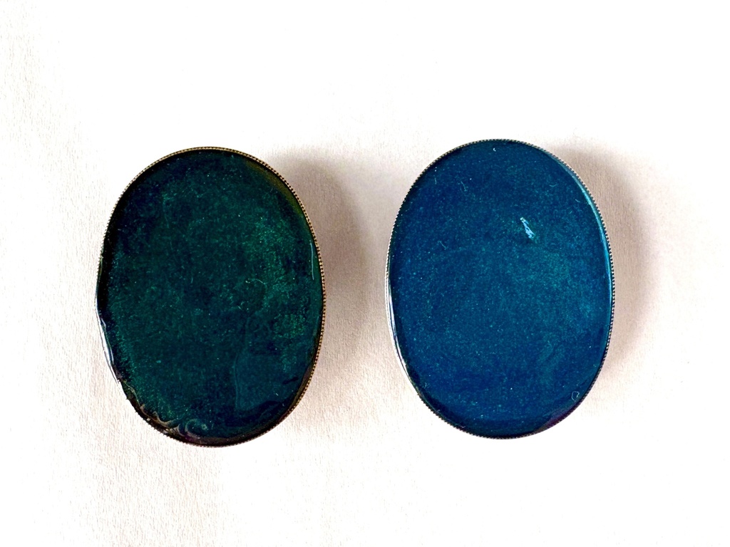 制服スーズのループタイ