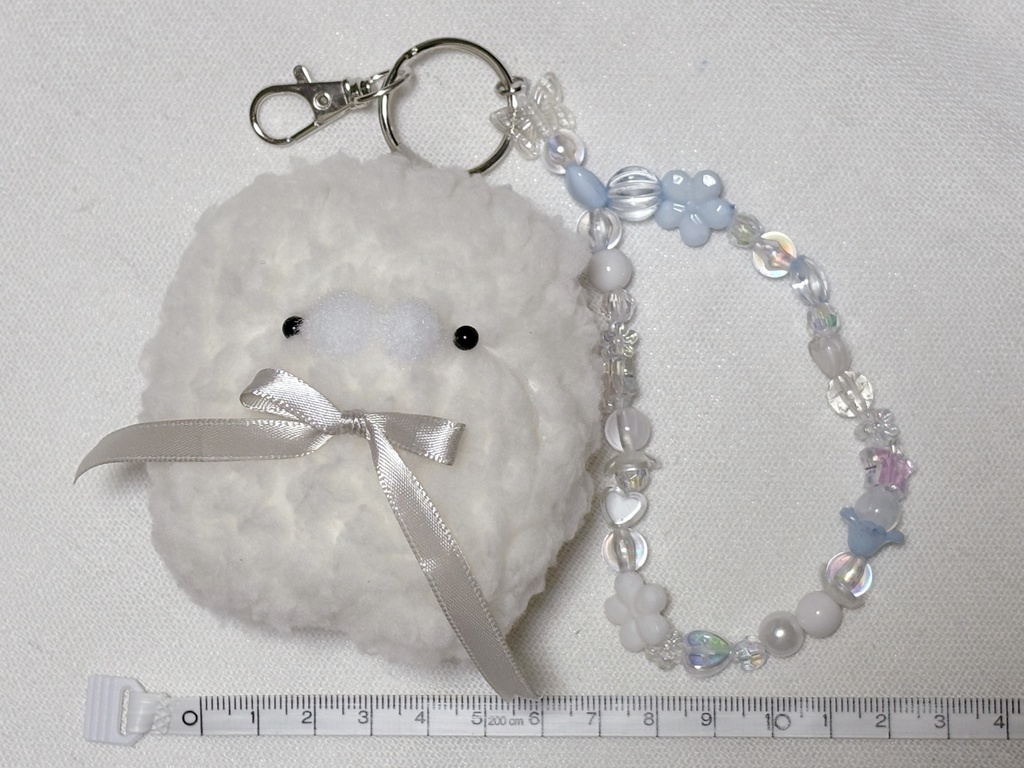 【一点のみ】ハンドメイド*アザラシの赤ちゃんキーホルダーとストラップ*