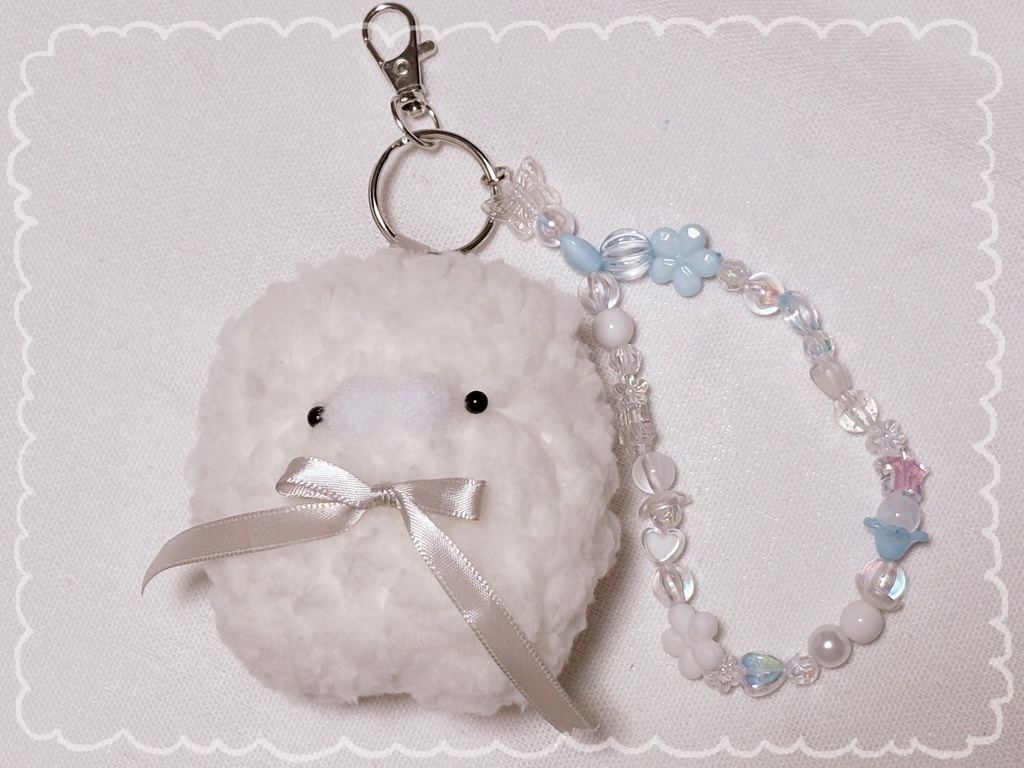 【一点のみ】ハンドメイド*アザラシの赤ちゃんキーホルダーとストラップ*