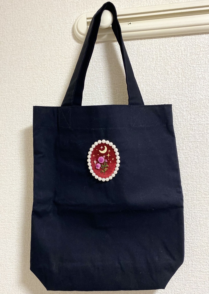 手刺繍の飾り付き大きめトートバッグ(黒)