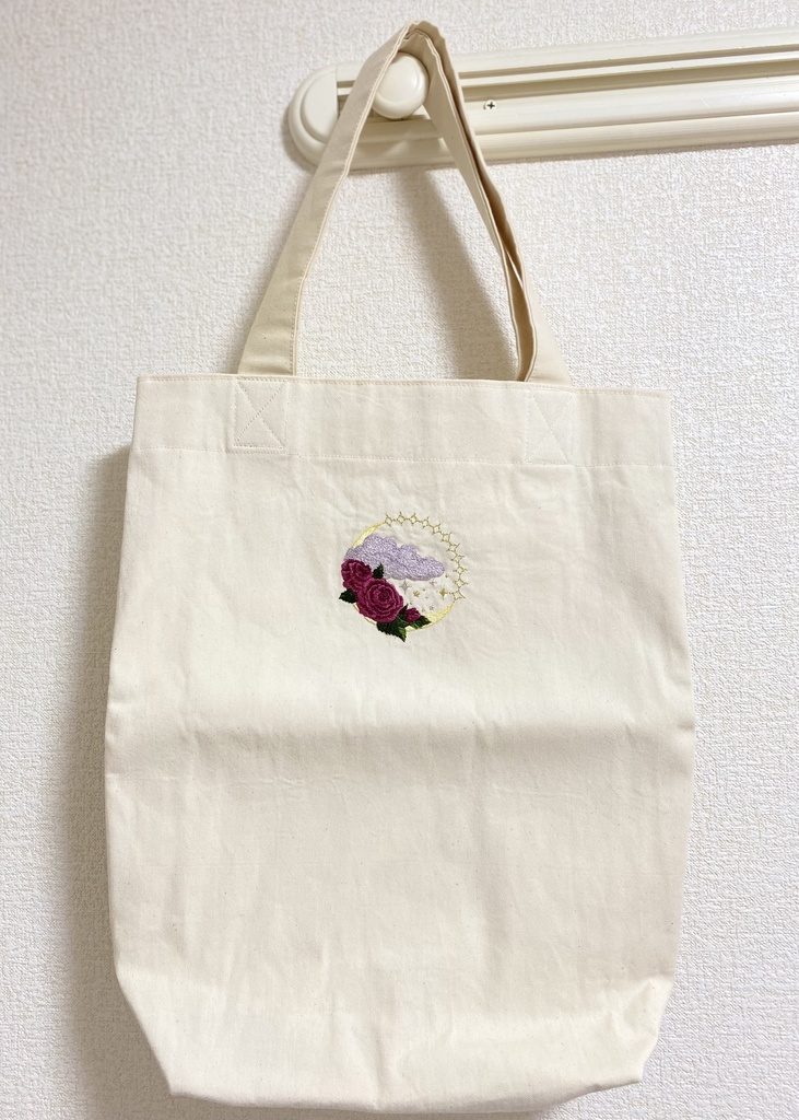 手刺繍の飾り付き大きめトートバッグ(オフホワイト)