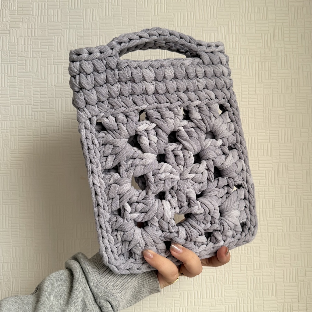 モチーフ編みポーチ