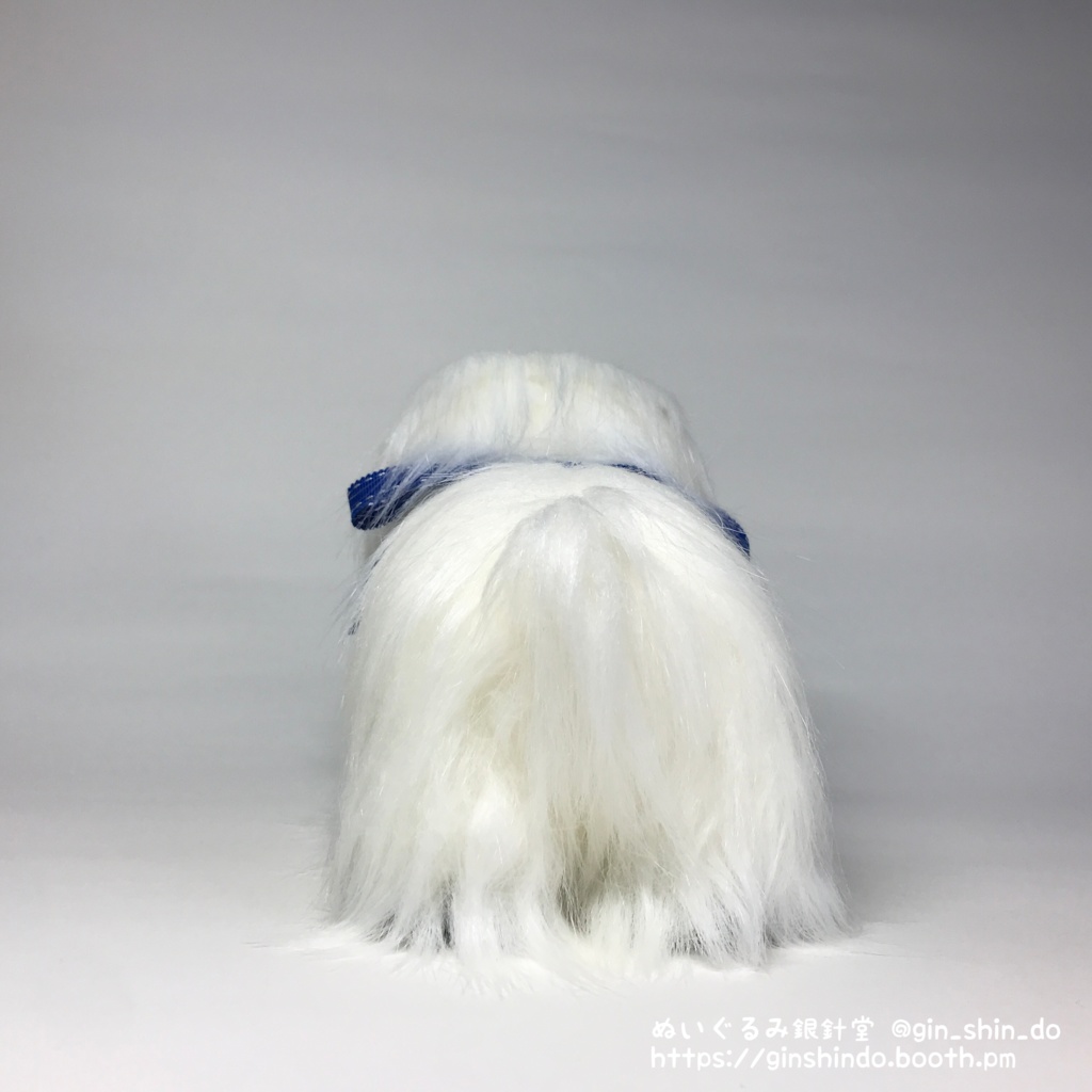 妖怪のけうけげん(白毛黒目)