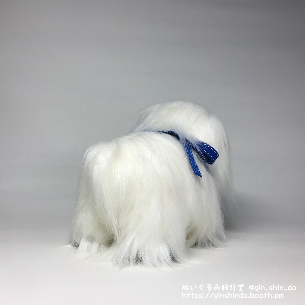 妖怪のけうけげん(白毛黒目)