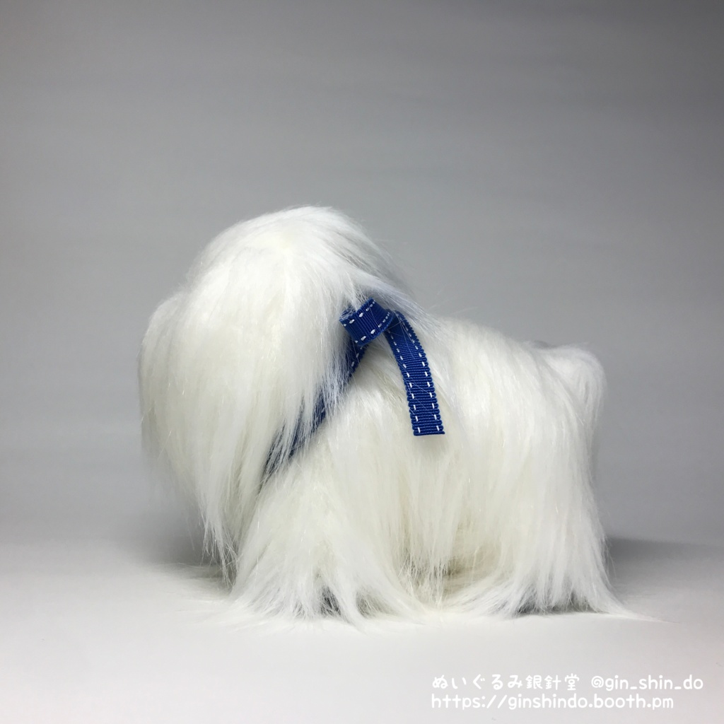 妖怪のけうけげん(白毛黒目)