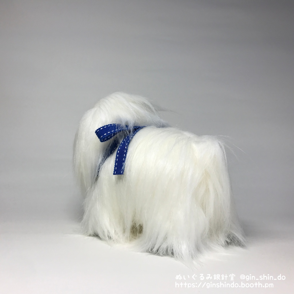 妖怪のけうけげん(白毛黒目)