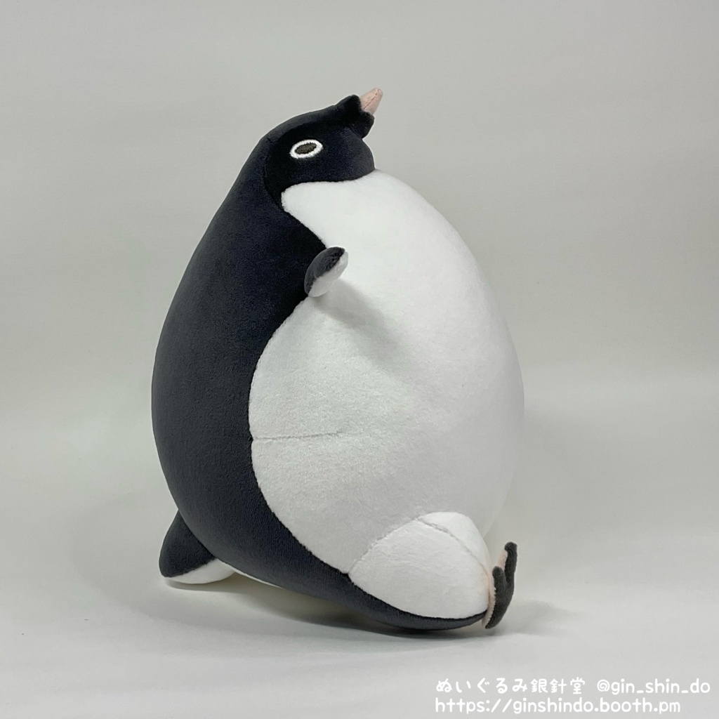 よく太ったペンギンのぬいぐるみ
