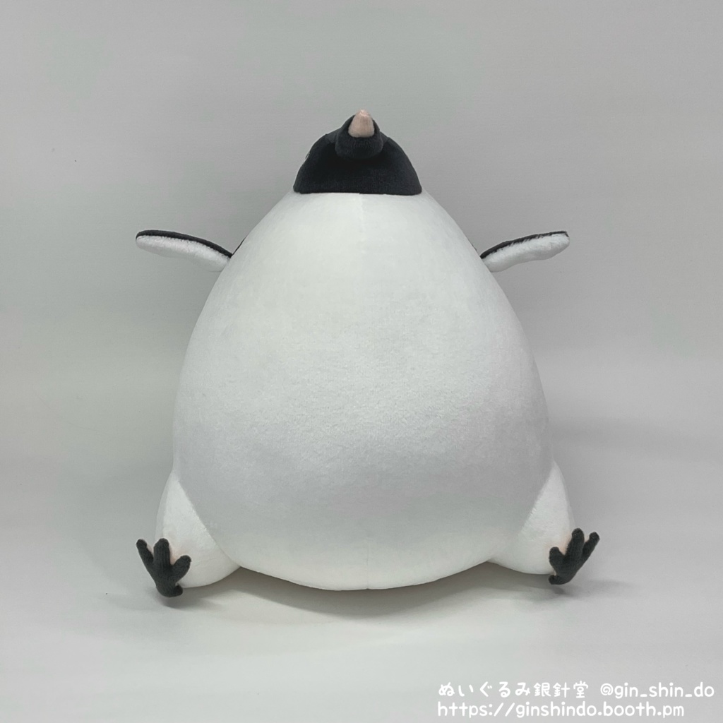 よく太ったペンギンのぬいぐるみ