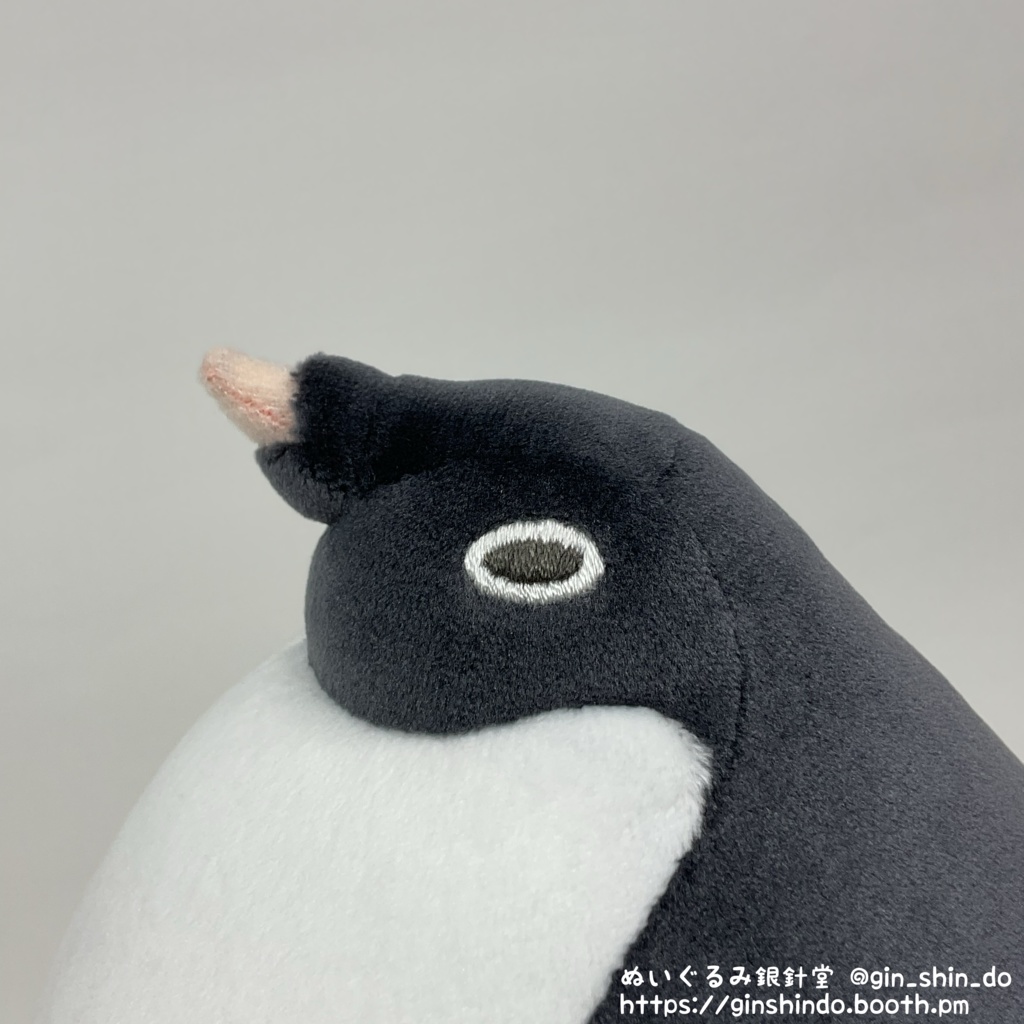 よく太ったペンギンのぬいぐるみ