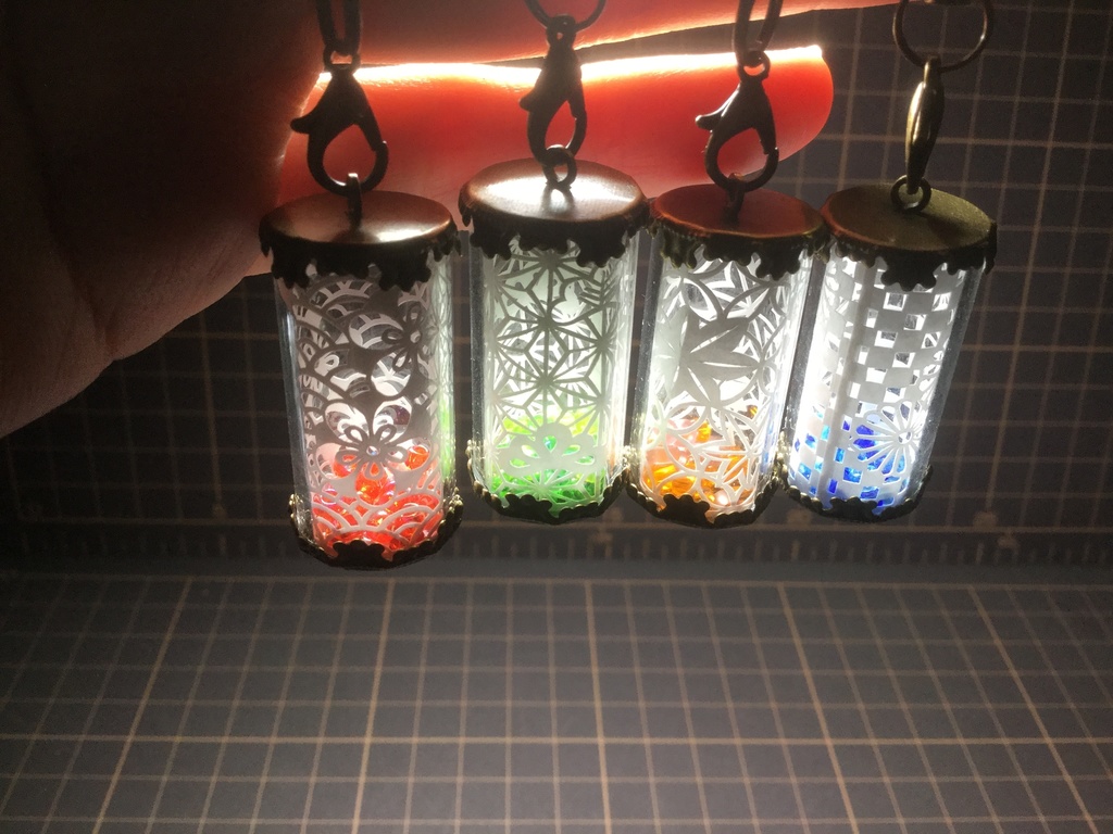 【シリーズ1】和風切り絵チャーム(パール白)