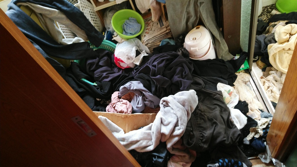 ゴミ屋敷一軒家写真資料240枚(アフター13枚)