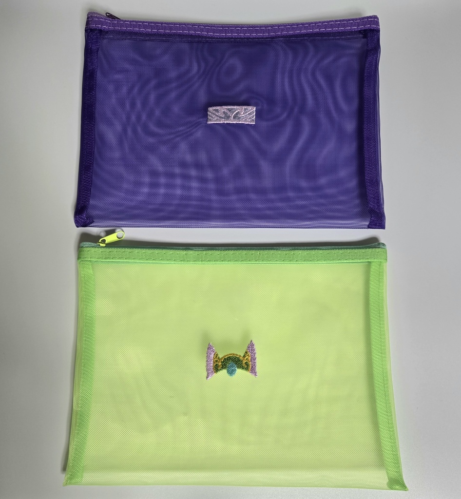 主人公刺繍ポーチ