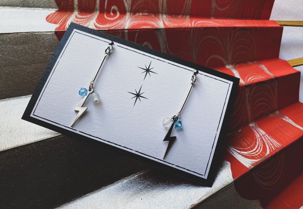 鹿紫雲一 イメージピアス