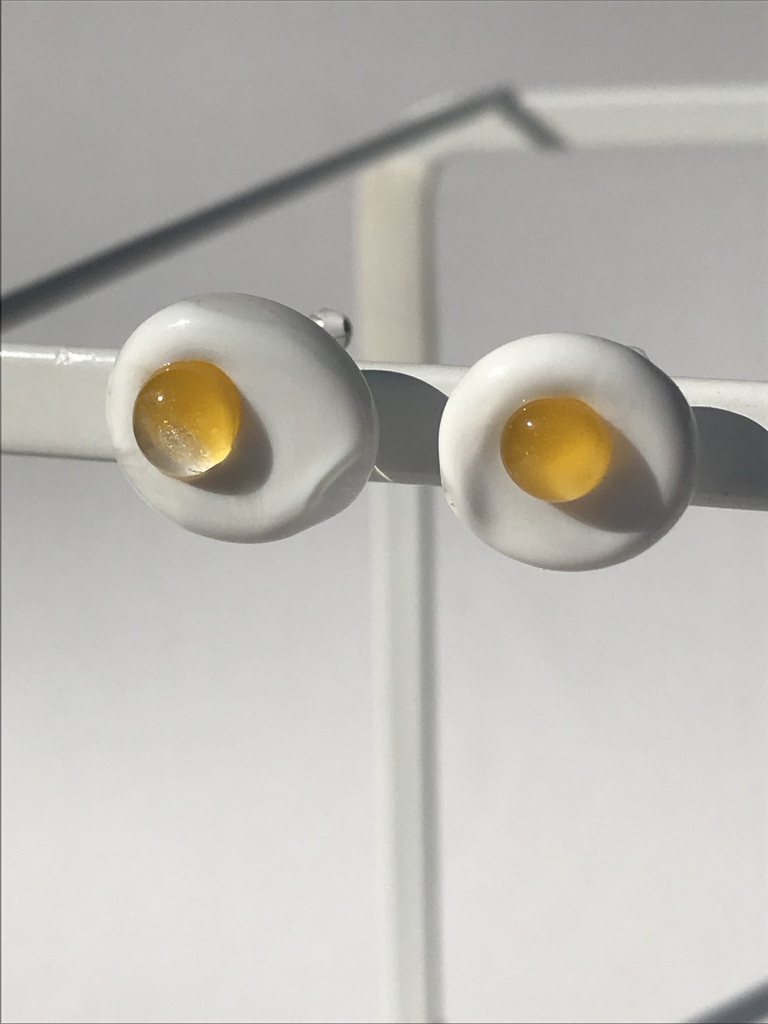 ガラスでできた目玉焼き