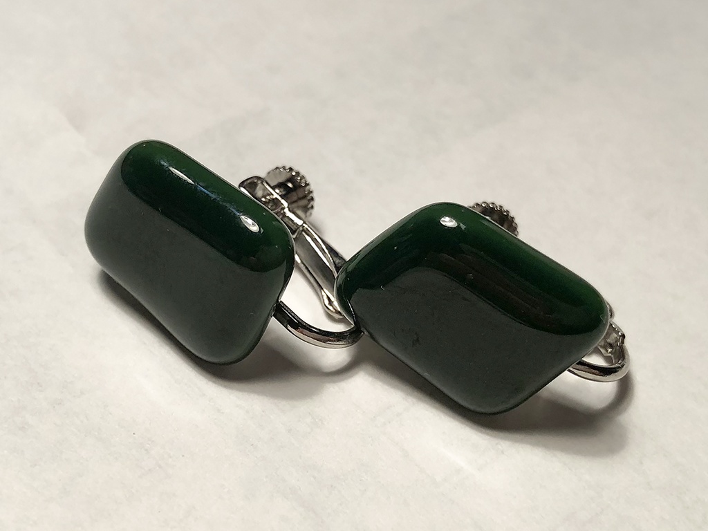 深緑のイヤリング