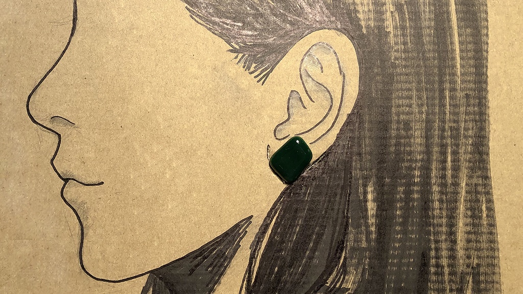 深緑のイヤリング