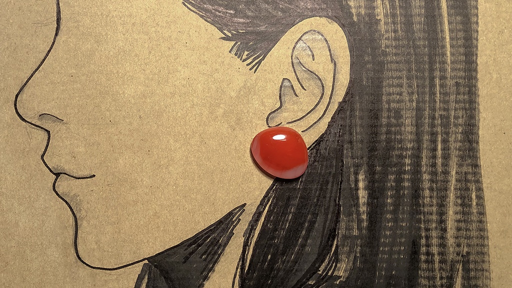 ストロベリーレッドのイヤリング