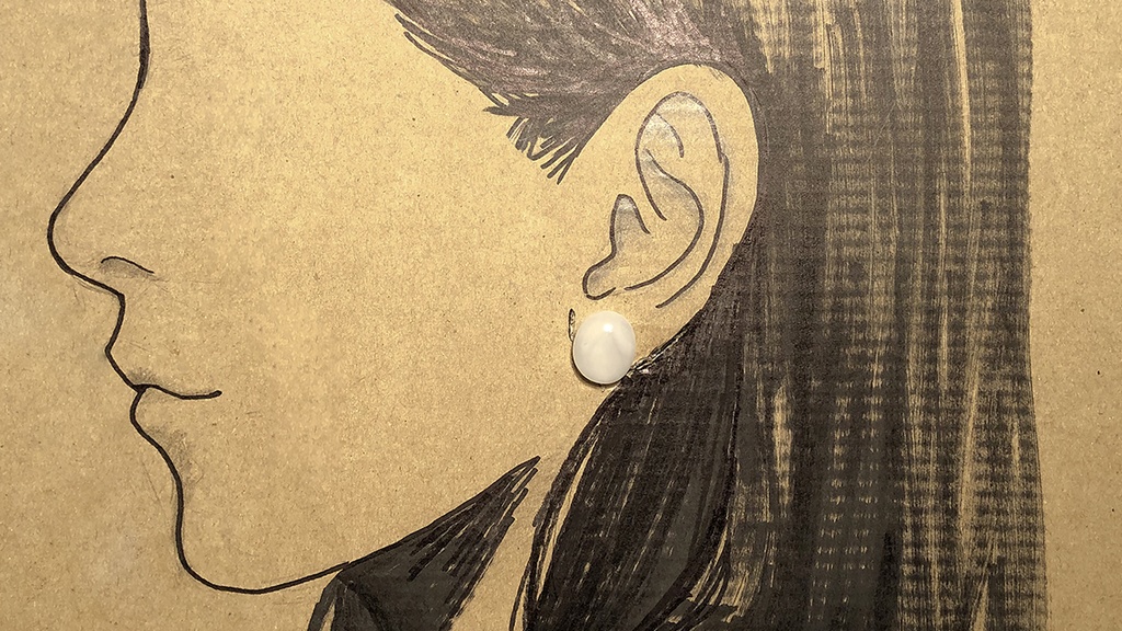 オパールホワイトのイヤリング