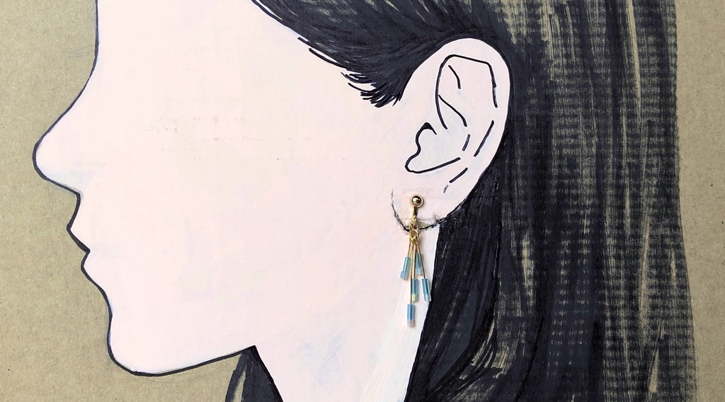 滴る雨のイヤリング