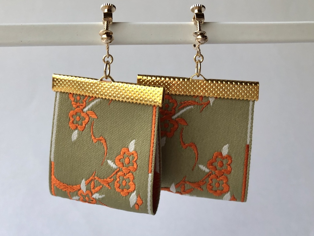 チロリアンテープ