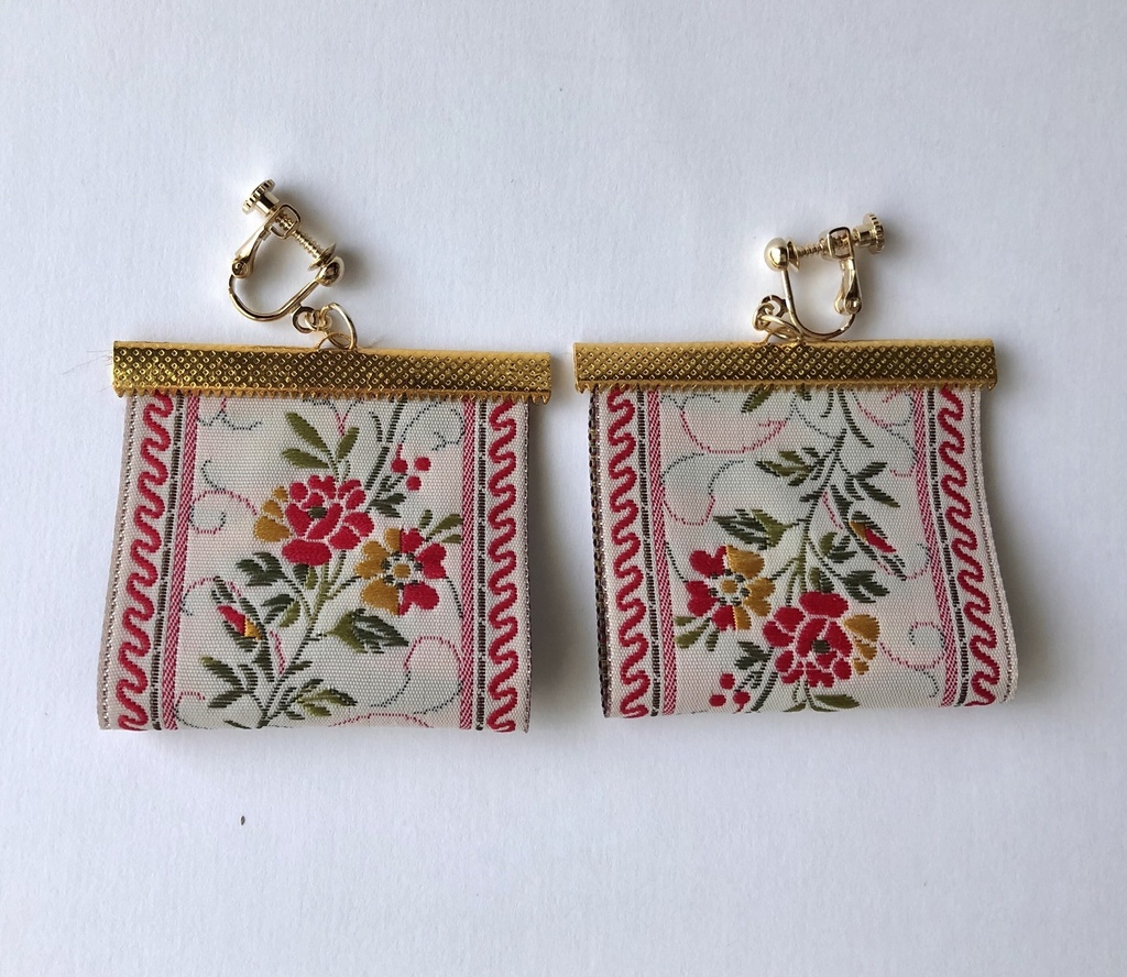 チロリアンテープ