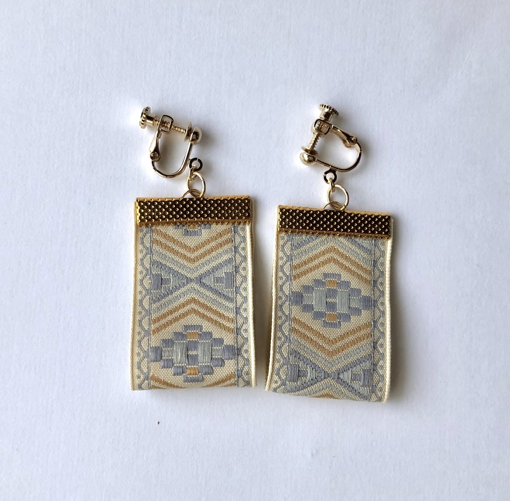 チロリアンテープ