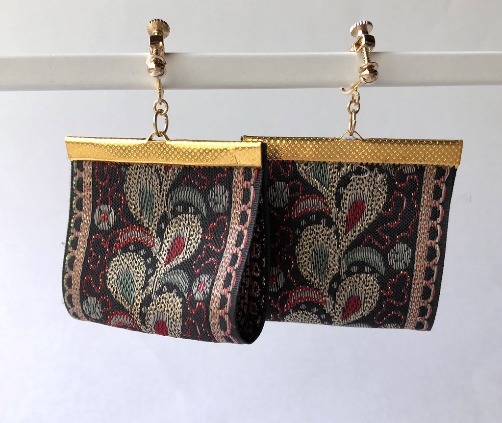 チロリアンテープ