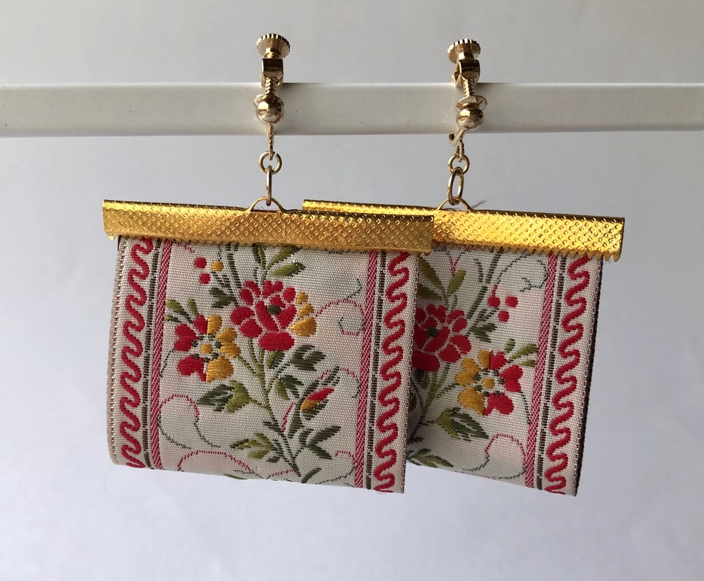 チロリアンテープ