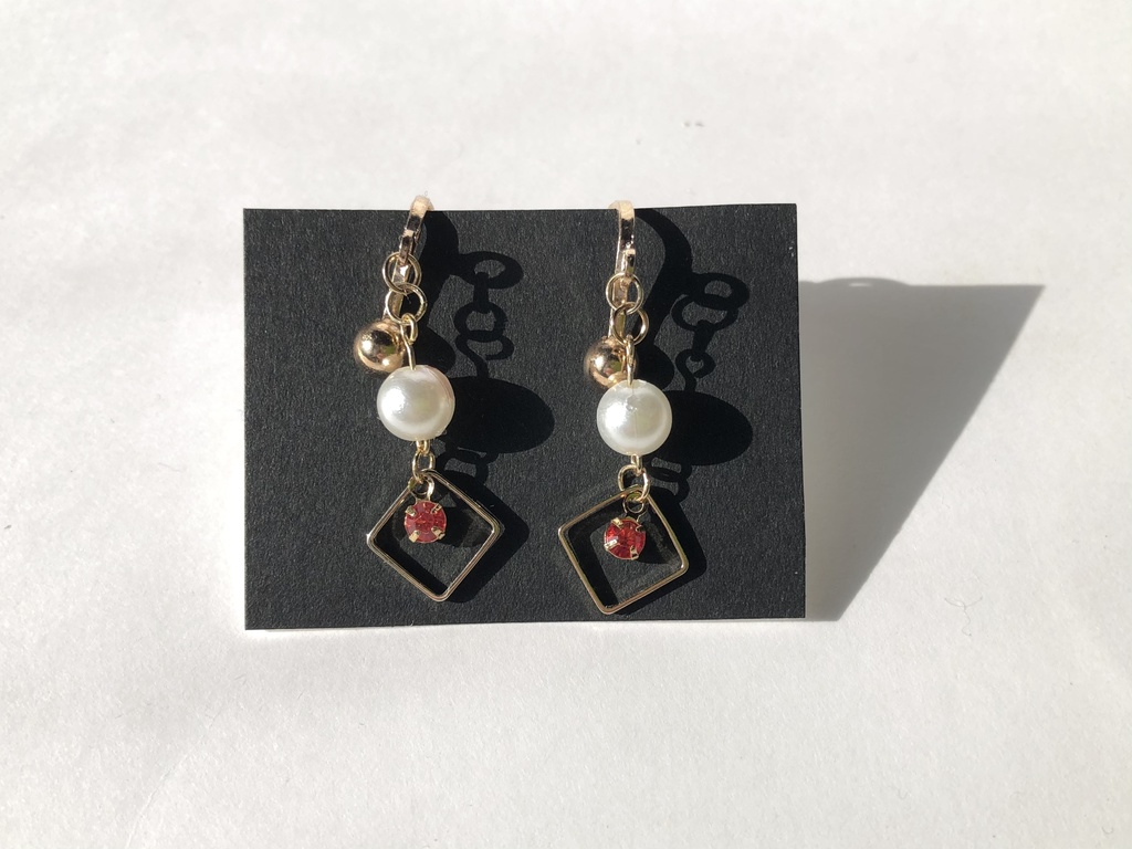 赤と白のきらめき イヤリング