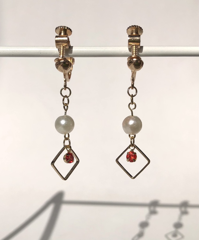 赤と白のきらめき　イヤリング