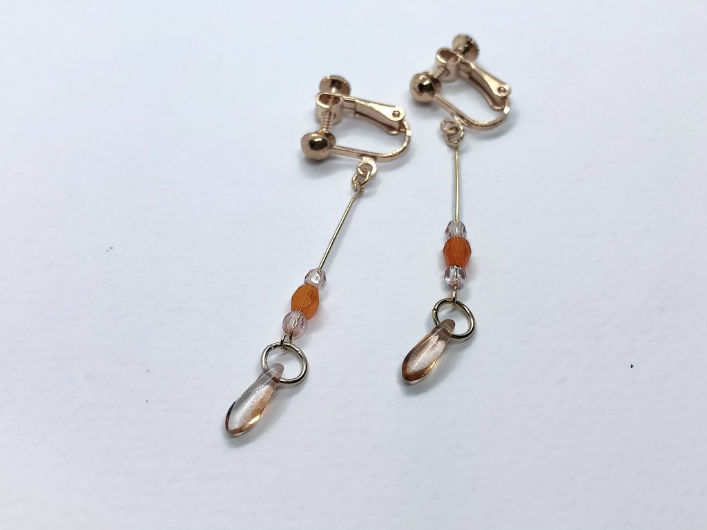 オレンジの花びら イヤリング