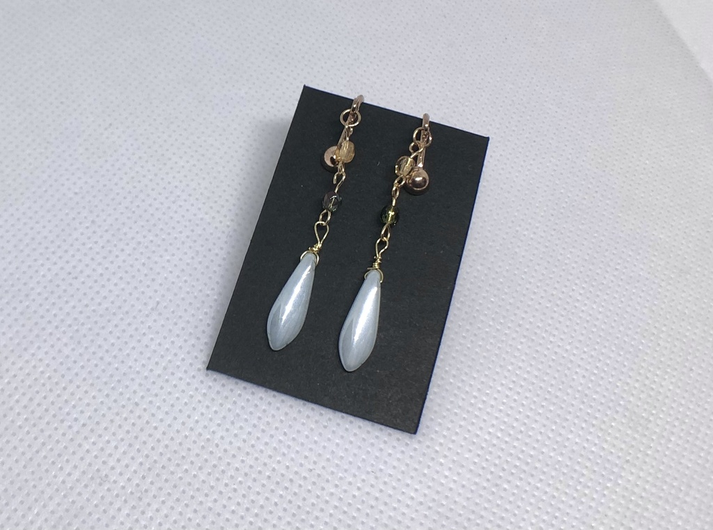 揺れる雫 イヤリング