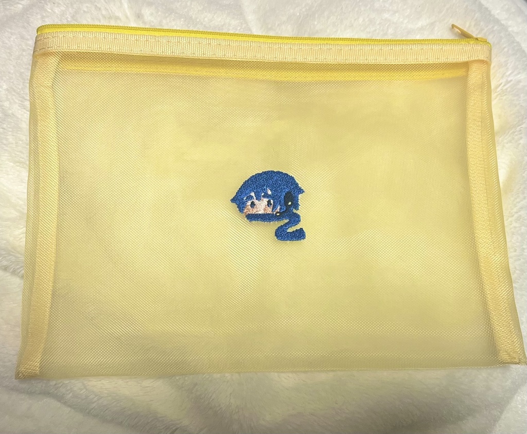 KAITOの刺繍メッシュポーチ