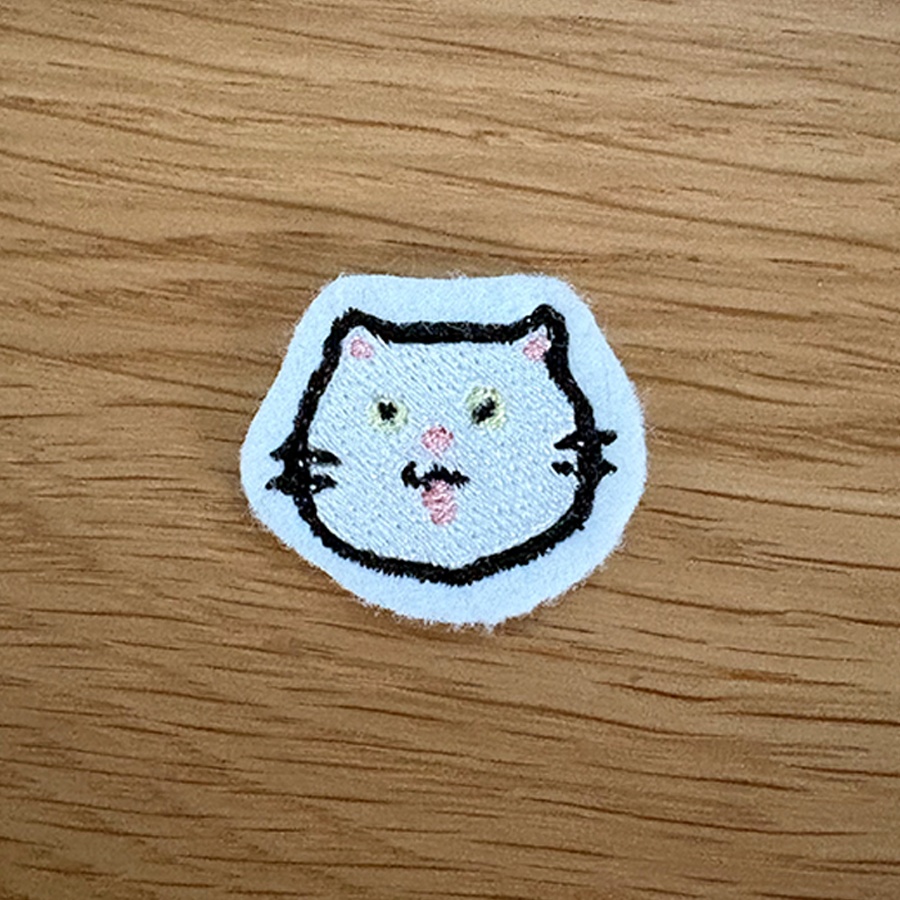黄色い目の白ねこ 刺繍ステッカー