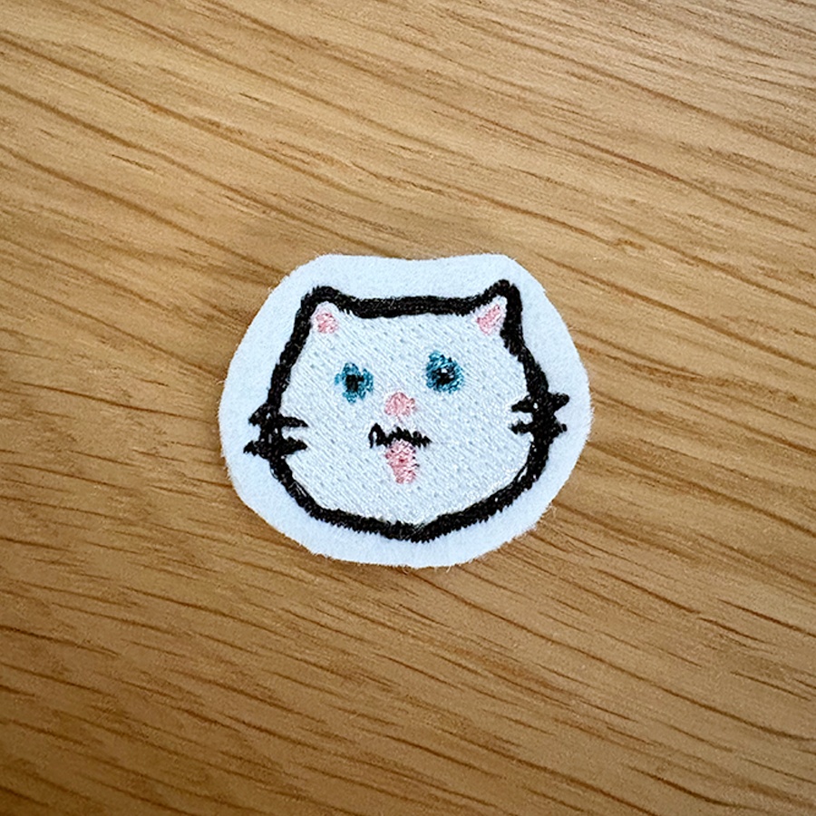 青い目の白ねこ 刺繍ステッカー