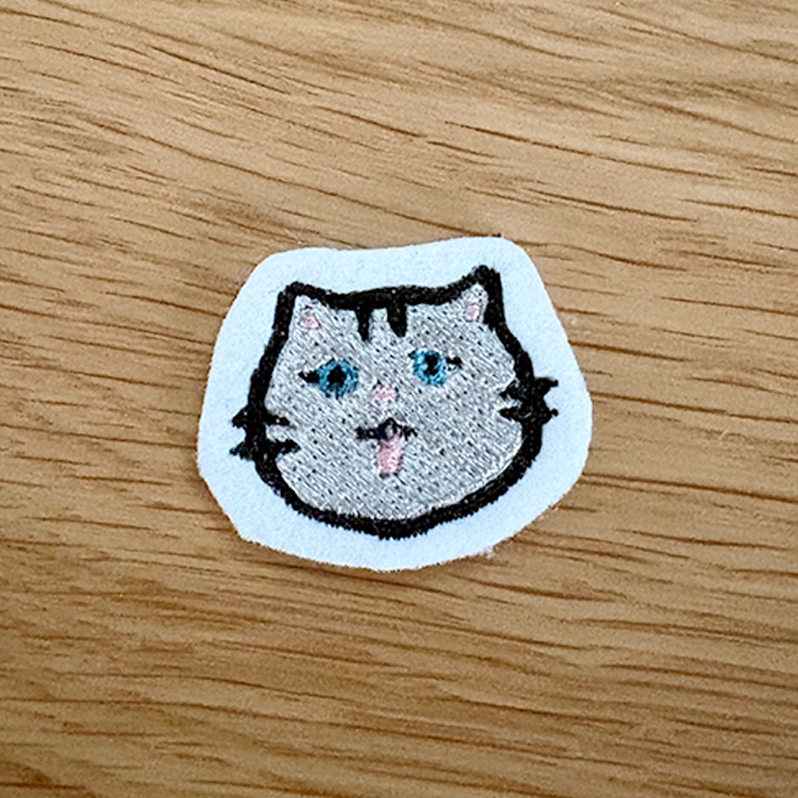 グレーのねこ 刺繍ステッカー
